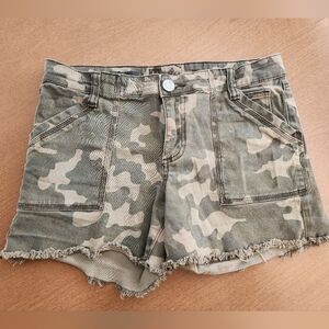 Kut From The Kloth Jenna Camo‎ Shirt Women's Size Raw Hem
